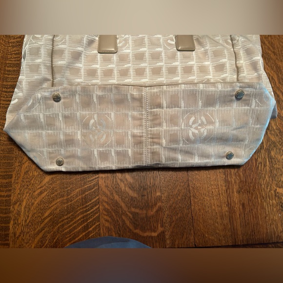 🌸Host Pick!🌸 Chanel Authentic Travel Ligne Tote Vintage Beige - Picture 4 of 15